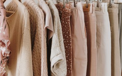 Le Phénomène des Friperies de Luxe : Quand le Vintage Prend le Pouvoir